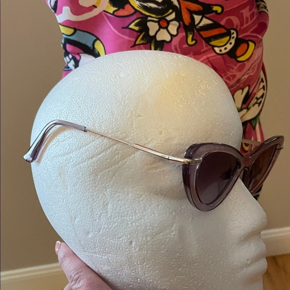 Chic Purple Cat-Eye Sunglasses